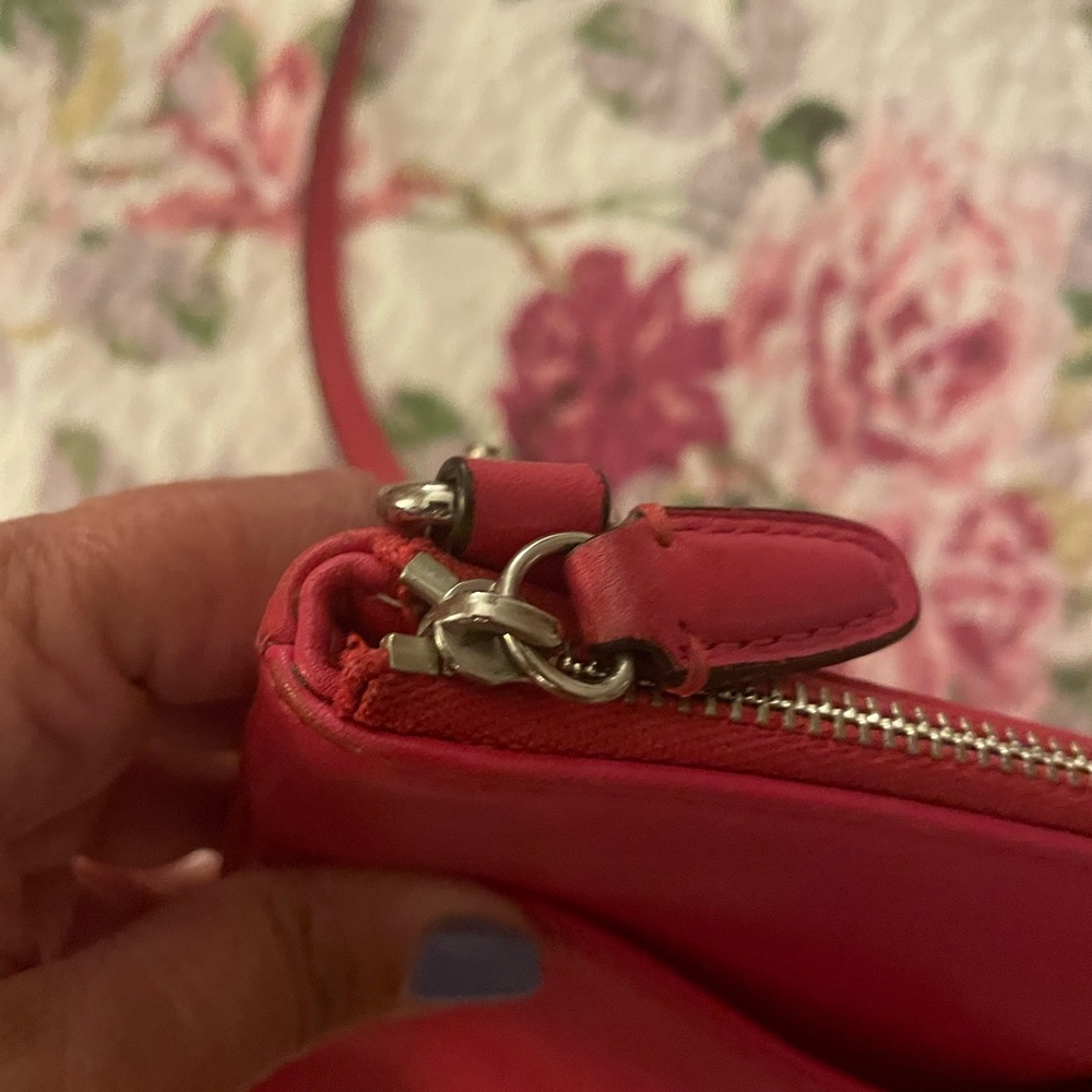 COACH Leather Crossbody Bag.  Hot Pink.  Excellent condition. - Picture 4 of 13